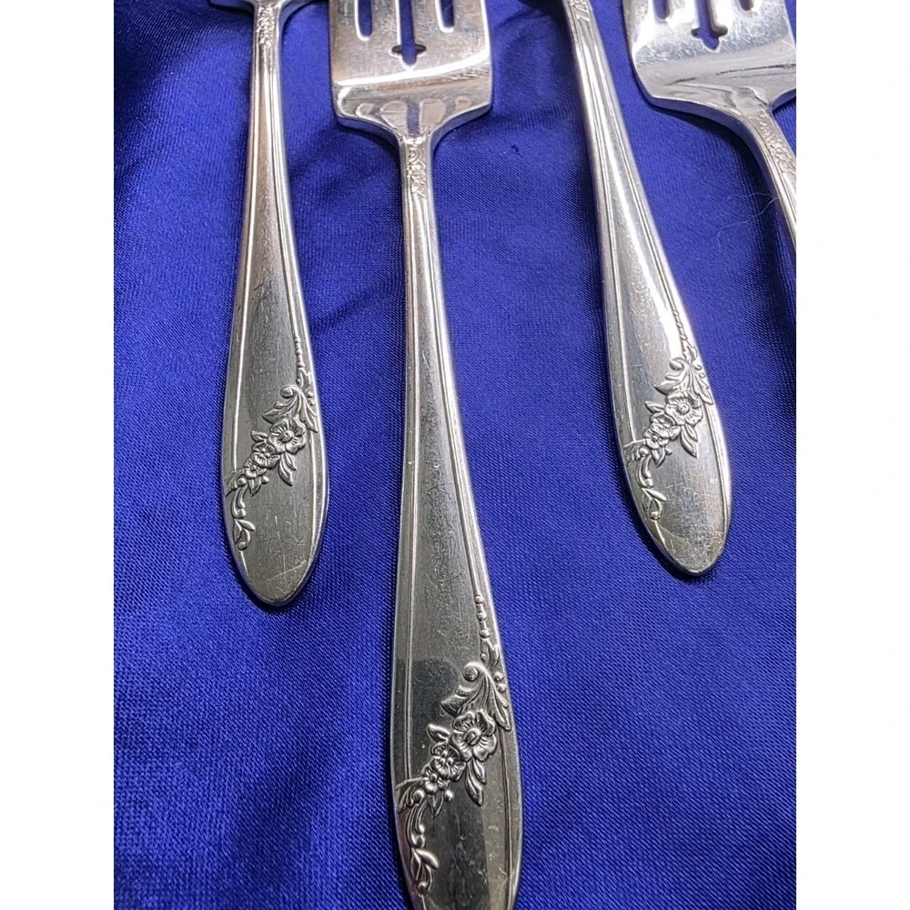 6 VTG Oneida Tudor Plate QUEEN BESS II Silverplated SALAD FORKS 1946